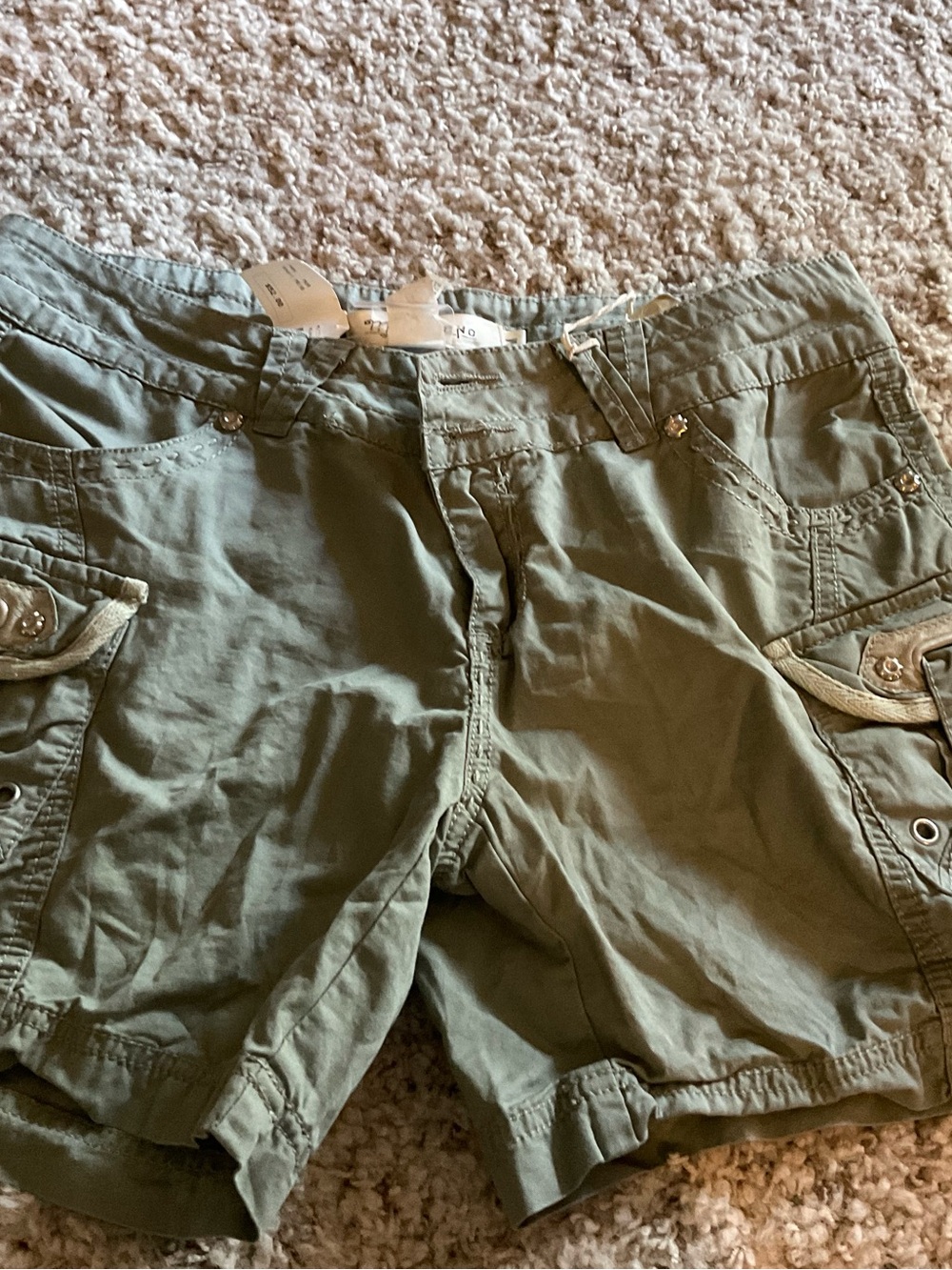NWT vintage women’s Mone Reno  Olive Cargo Shorts